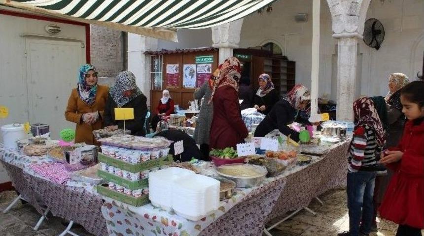 Kuran Kursları Yararına Kermes D&uuml;zenlendi