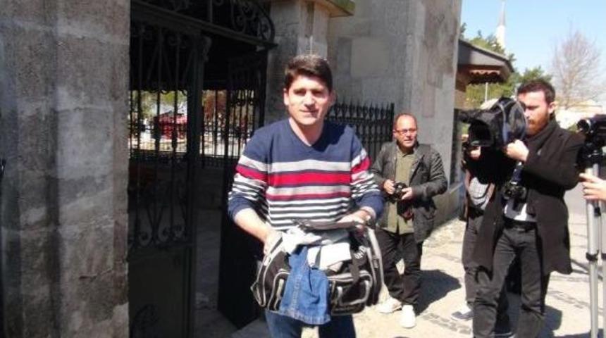 Camide Bomba Sanılan &Ccedil;antadan Kıyafet &Ccedil;ıktı