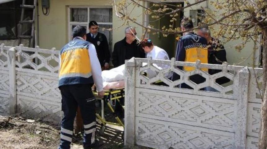 Kontrole Geldiği Evinin &Ouml;n&uuml;nde &Ouml;ld&uuml;