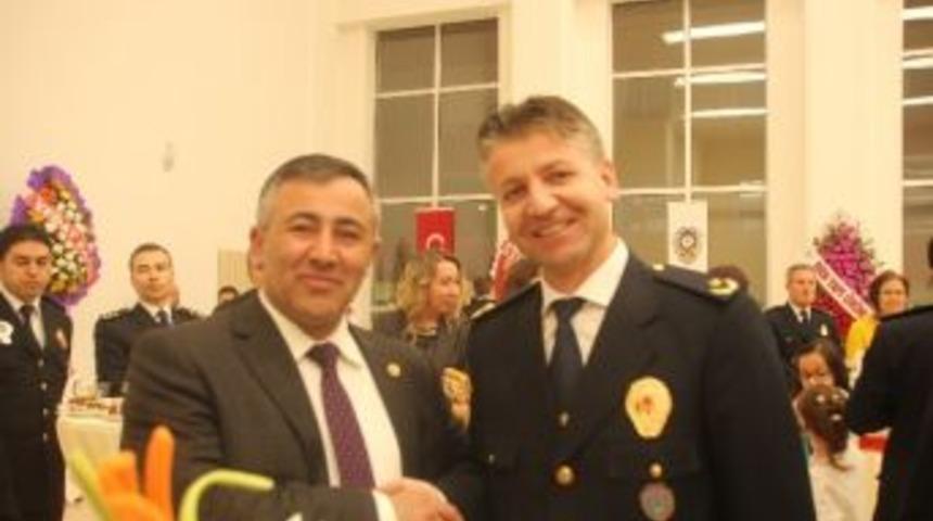 Polis Kokteylinde &rsquo;yıldırımlar&rsquo; Buluştu