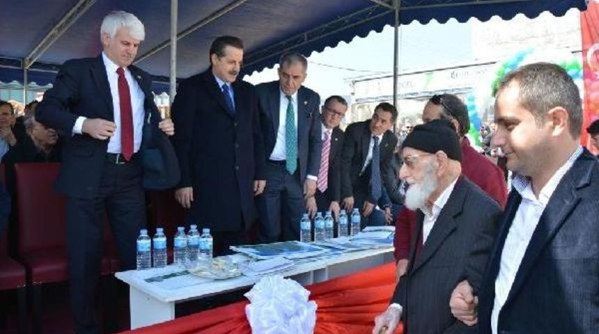 Bakan &Ccedil;elik, 96 Yaşındaki Babasıyla Temel Attı