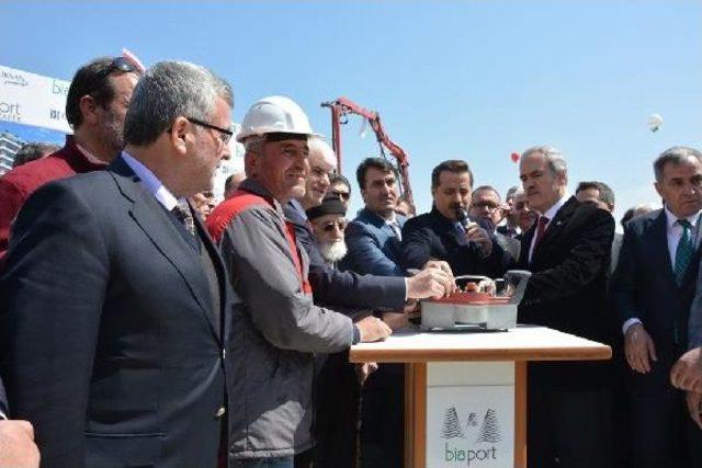 Bakan &Ccedil;elik, 96 Yaşındaki Babasıyla Temel Attı 1