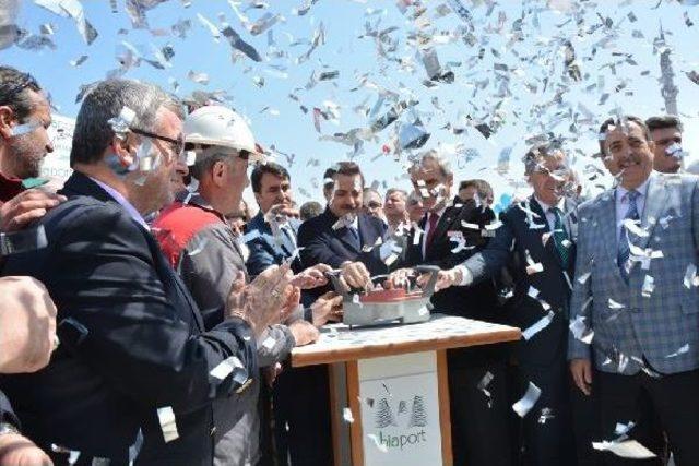 Bakan &Ccedil;elik, 96 Yaşındaki Babasıyla Temel Attı 2