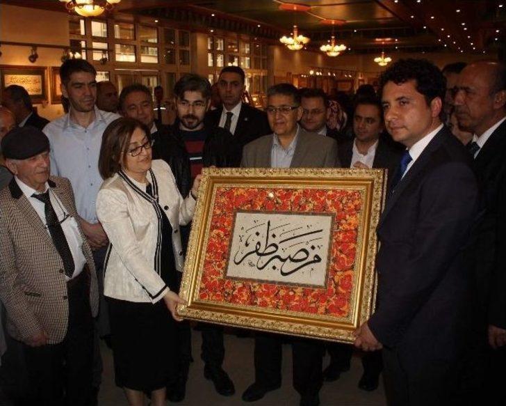 ‘hüsn-i Hat’ Sergisi Ziyaretçileri Bekliyor G3