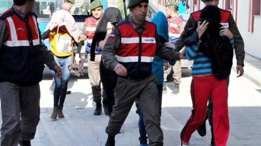 Fuhuş Operasyonunda Ikinci Kattan Atlayan Kırgız Kadının Ayağı Kırıldı