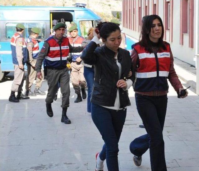 Fuhuş Operasyonunda Ikinci Kattan Atlayan Kırgız Kadının Ayağı Kırıldı