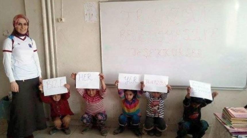 Trabzon B&uuml;y&uuml;kşehir Belediyesi Gen&ccedil;lik Meclisi&rsquo;nden Hakkari&rsquo;ye Kitap Ve Kırtasiye Yardımı