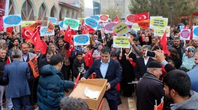 Küresünni Düşünce Platformu Van'da Ak Parti Protesto Etti.