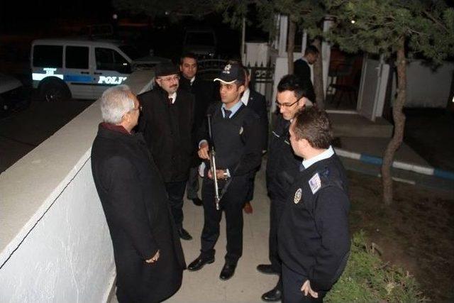 Başkan Başsoy Gece Nöbet Tutan Polisleri Ziyaret Etti