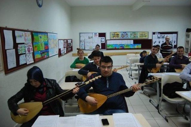 Malkara’da Bağlama Tutkunlarına Eğitim