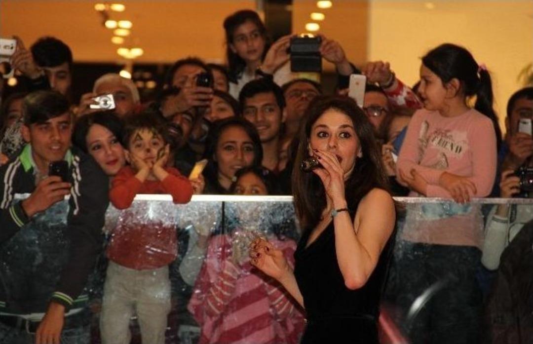 Ayşe Hatun &Ouml;nal&rsquo;ın İmza G&uuml;n&uuml; Akrabaları Da Buluşturdu