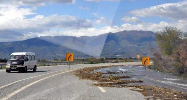 Menderes'in Taşkın Suları Hala Çekilmedi