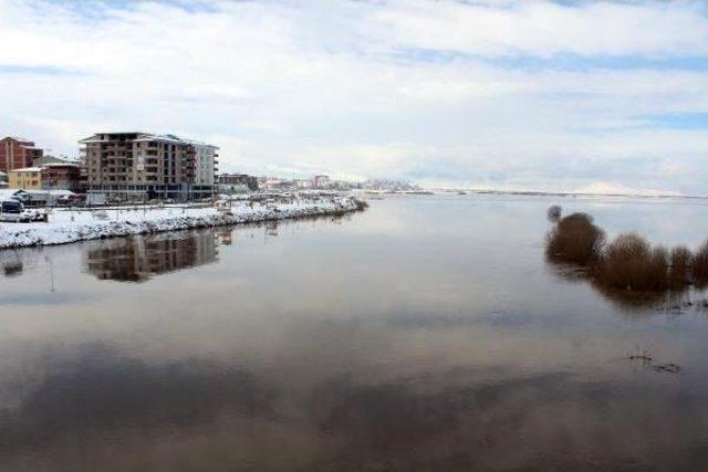 Kar Yağışı, Kura Nehri'ni Taşırdı