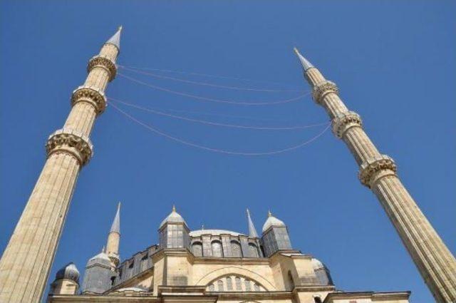 Selimiye Camii’Ne 16 Yıl Sonra Mahya Asıldı