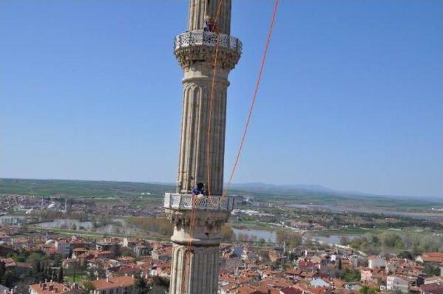 Selimiye Camii’Ne 16 Yıl Sonra Mahya Asıldı