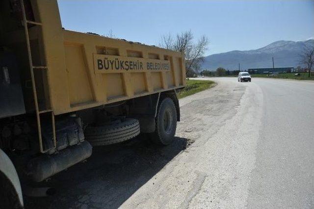 Orhangazi&rsquo;de G&ouml;l Yolundaki &Ccedil;ukurlar Asfaltlandı 1