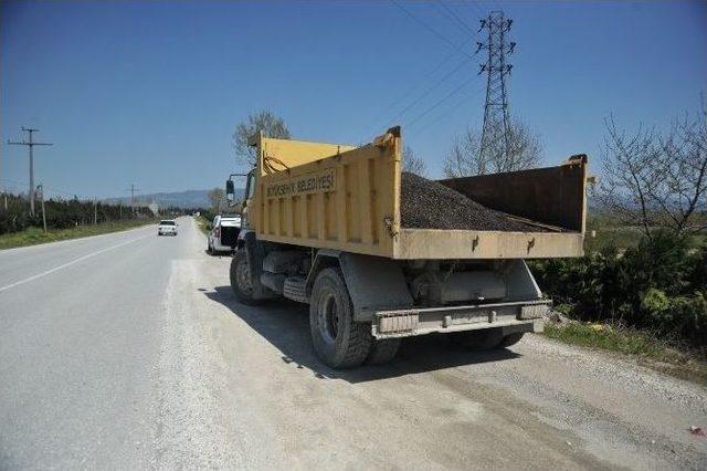 Orhangazi&rsquo;de G&ouml;l Yolundaki &Ccedil;ukurlar Asfaltlandı 2