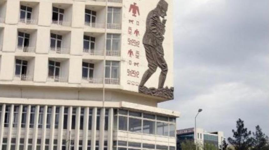 Diyarbakır'da &Uuml;niversitelilerden, Barış Ve Birlik Halayı