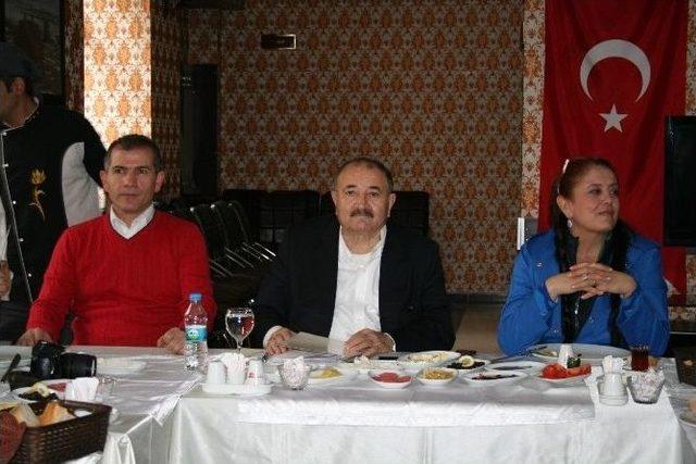 Chp Kars Milletvekili Adayları Basın İle Bir Araya Geldi