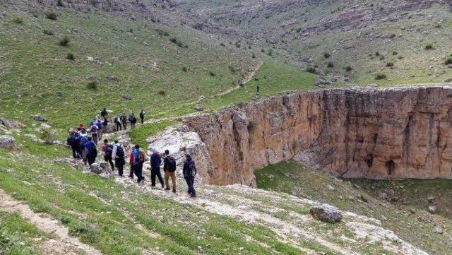 Diyarbakırlı Dağcılardan Mancel Dağı Yürüyüşü