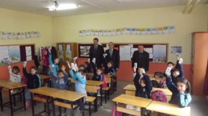 Okullar Da S&uuml;t Dağıtımı Devam Ediyor