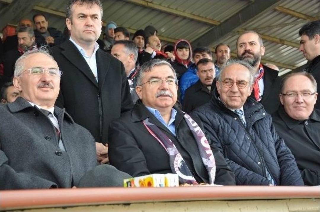 Zara Belediyespor Şampiyon Oldu, Bakan Yılmaz Tezah&uuml;rat Yaptı