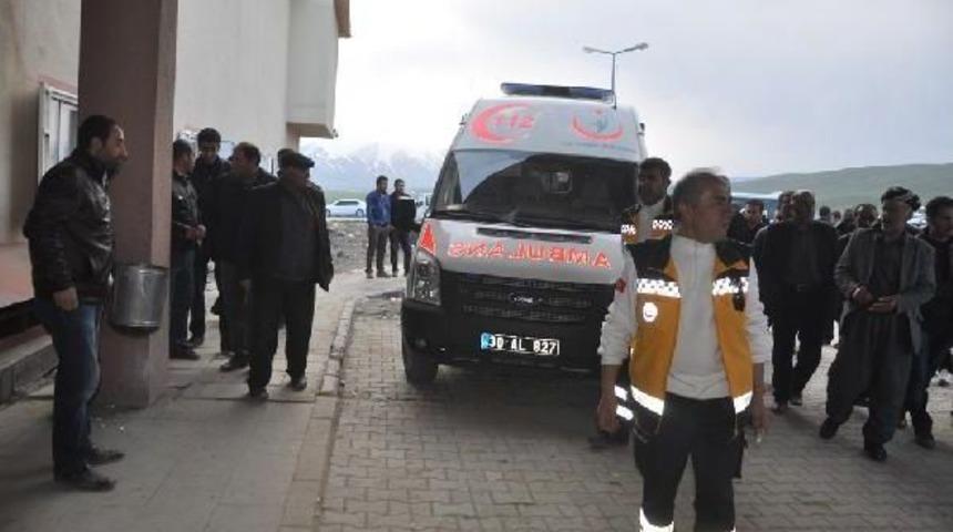 Y&uuml;ksekova'da Trafik Kazası: 15 Yaralı