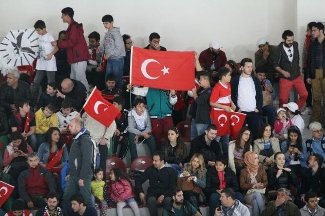 Buz Hokeyinde Kuzey Kore G&uuml;ld&uuml;