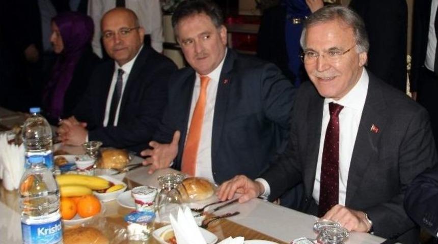 Şahin&rsquo;den Namal Ve Kahveci&rsquo;ye Tam Destek