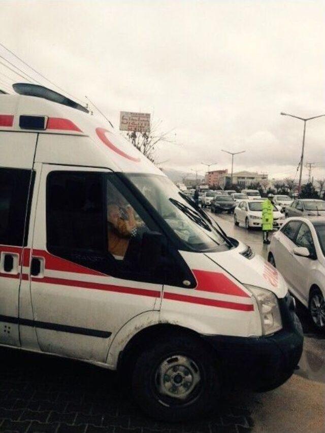 Van’da Trafik Kazaları; 13 Yaralı