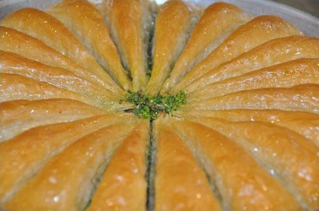 Baklavanın Sırrı Ustasında