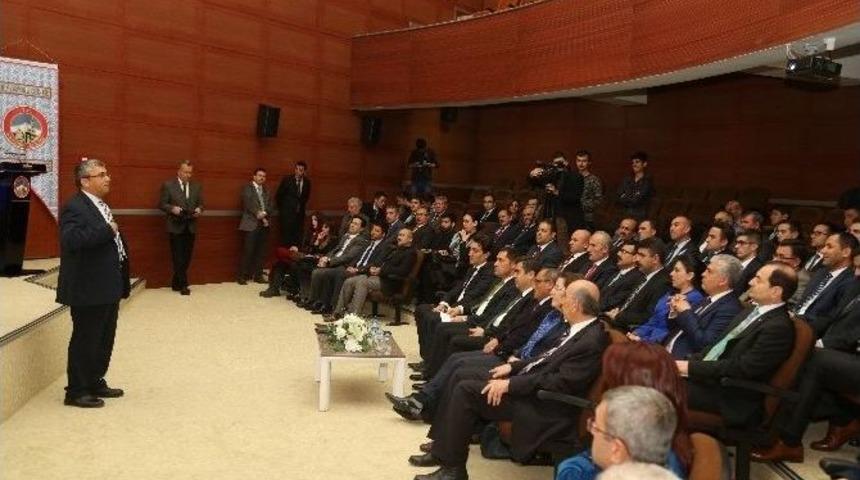 Vali D&uuml;zg&uuml;n, &rsquo;y&ouml;netim Becerilerini Geliştirme Ve Kapasite Artırma Eğitimi&rsquo; Sertifika T&ouml;renine Katıldı