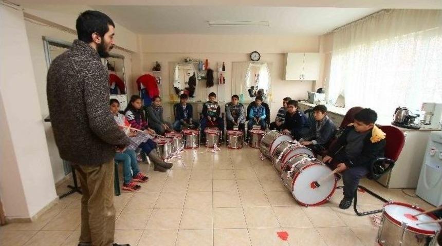Bayraklı&rsquo;dan 23 Nisan&rsquo;a &Ouml;zel Kutlama