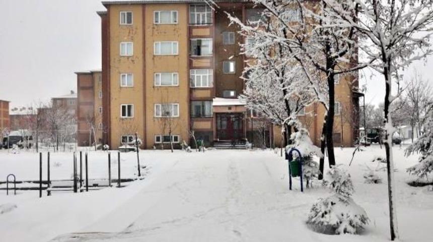 Bitlis&rsquo;Te Kar Yağışı Etkili Oldu