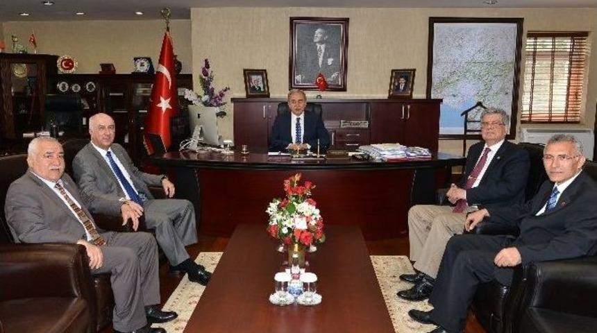 Vali B&uuml;y&uuml;k Tmok Y&ouml;netim Kurulu &Uuml;yelerini Kabul Etti