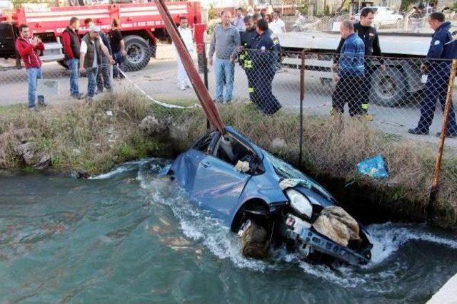 Babasının Otomobiliyle Kanala Uçtu, Ağaç Dalıyla Kurtarıldı