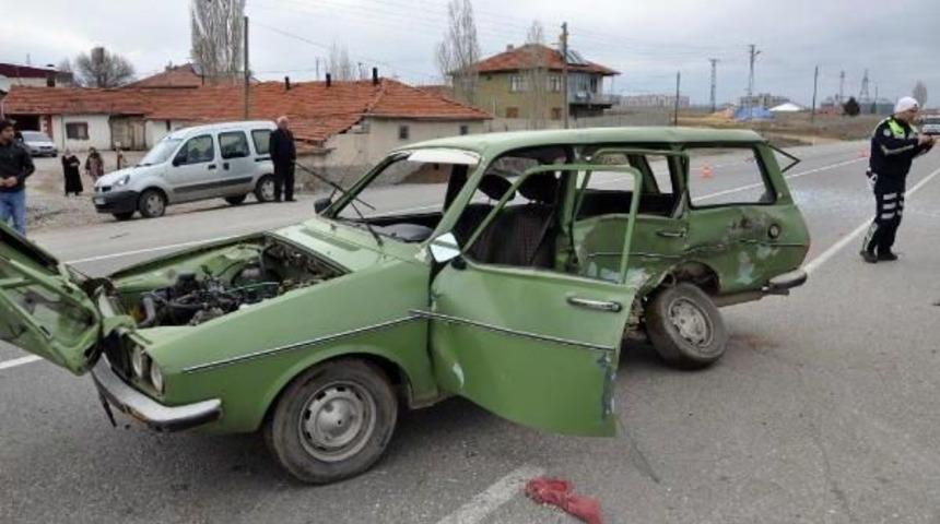 Sorgun'da 2 Otomobil &Ccedil;arpıştı, 4 Yaralı