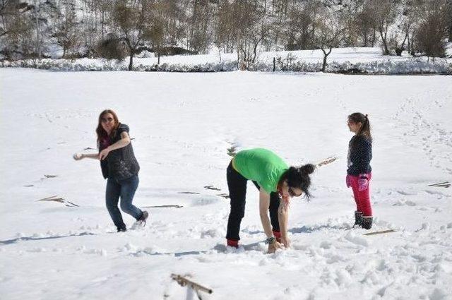 İznik’te Nisan Ayında Kar Keyfi