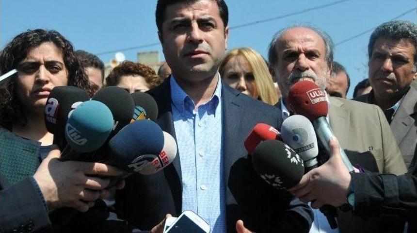 Demirtaş&rsquo;tan Duruşma Salonu &Ouml;n&uuml;nde &rsquo;soma Davası&rsquo; A&ccedil;ıklaması