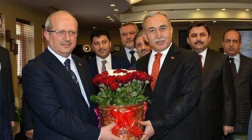 M&uuml;ft&uuml;l&uuml;kten Vali B&uuml;y&uuml;k&rsquo;e &ldquo;kutlu Doğum&rdquo; Ziyareti