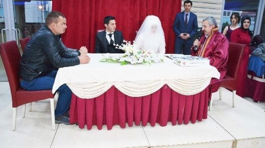 Başkan Baran K&ouml;rfezlilerin Mutlu G&uuml;nlerine Ortak Oldu