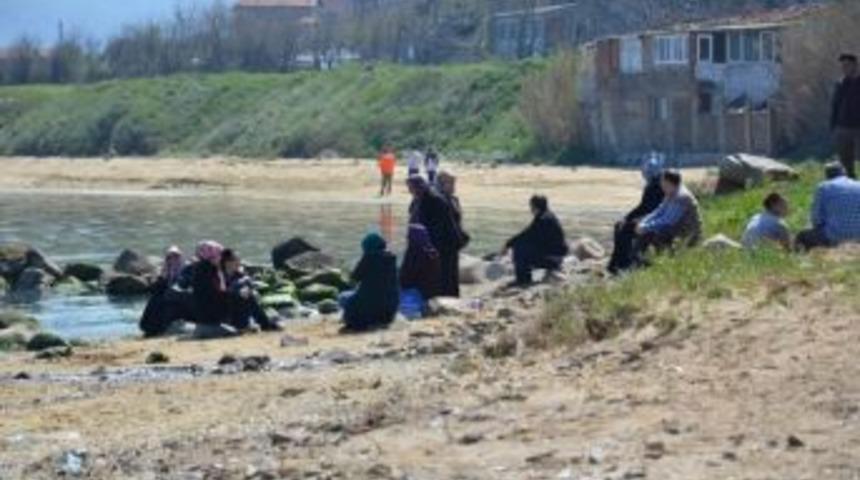 Tekneden Denize D&uuml;şerek Aranan Gencin Cesedi Bulundu