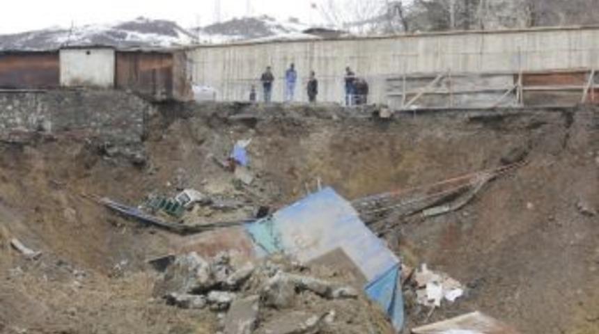 Hakkari&rsquo;de Toprak Kayması