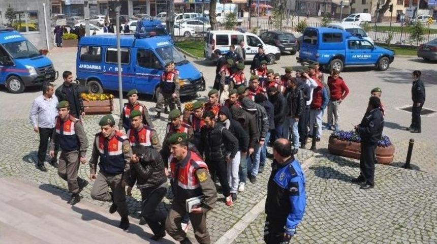 Kanlı Asker Eğlencesiyle İlgili 16 G&ouml;zaltı