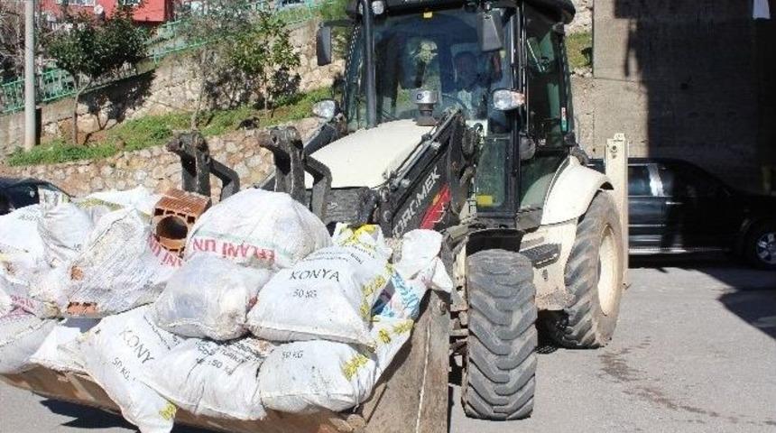 İzmit Belediyesi&rsquo;nden Moloz Uyarısı