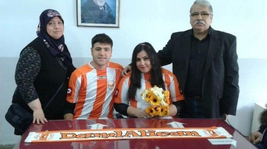 Nikah Masasına Adanaspor Formasıyla Oturdular