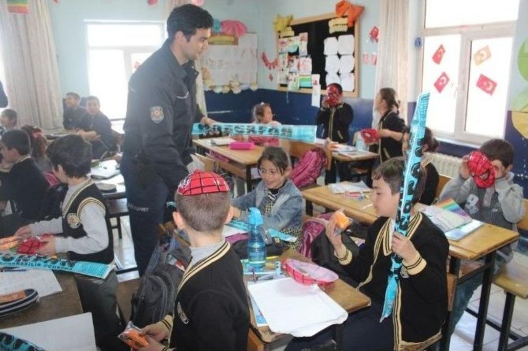 Başkale&rsquo;de Polis Haftası Etkinlikleri