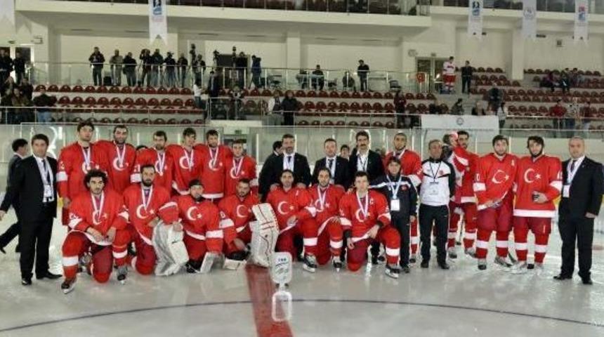D&uuml;nya Buz Hokeyi Şampiyonası'na Ilgi Sevindirdi