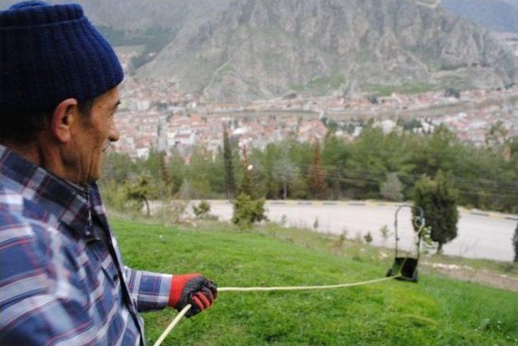 Balık Tutar Gibi Çim Biçiyor G1