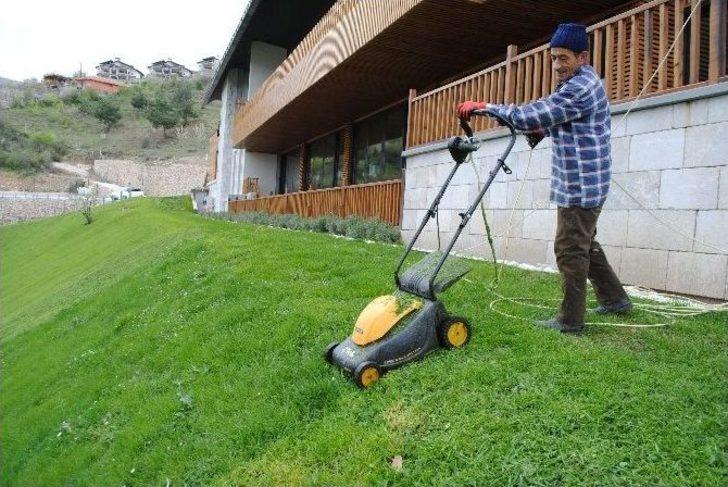 Balık Tutar Gibi Çim Biçiyor G4